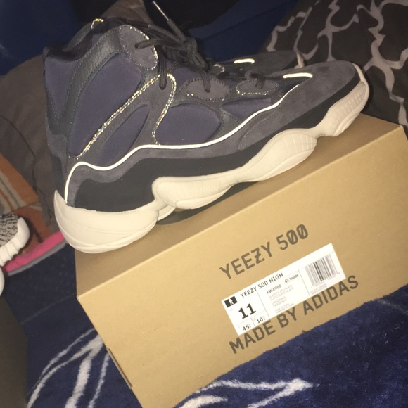 Yeezy Turtle Doves - Picture 8 of 8